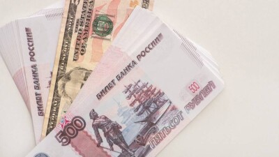 Обменники Казахстана дают за рубль меньше 7 тенге