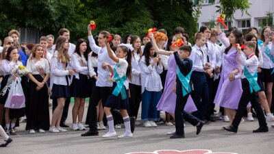 В казахстанских школах впервые прозвенел последний звонок 1 июня
