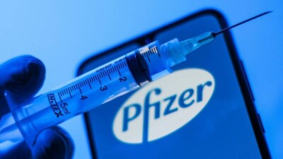 Вакциной Pfizer можно будет привиться платно. Мамин поддержал предложение Минздрава