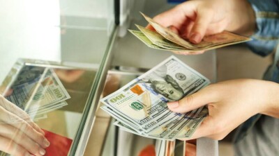 Курс доллара на бирже вырос ещё на 7 тенге