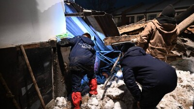 Друг семьи, дом которой разрушило оплывиной: Не знаю, как сообщить их старшему сыну