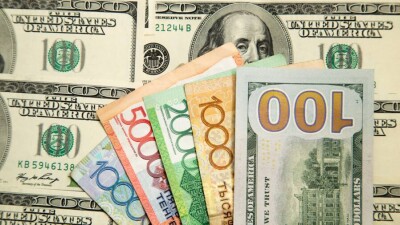 Тенге снизил темпы падения к доллару на бирже