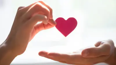 Казахстанцы перестают верить благотворительным фондам: какие нужны изменения?