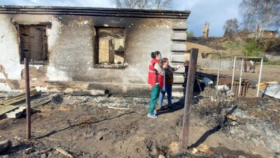 Жители Риддера, чьи дома сгорели при пожаре, получили по миллиону тенге от Фонда Булата Утемуратова
