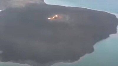 В Азербайджане извержение грязевого вулкана привело к пожару на Каспии