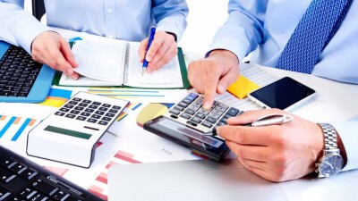 Парламент принял закон об увольнении госслужащих, чьи расходы значительно превышают доходы