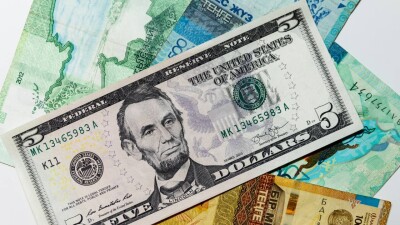 Курс доллара вырос в Казахстане на три тенге