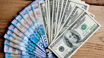 Курс доллара немного снизился к тенге на бирже 4 июня