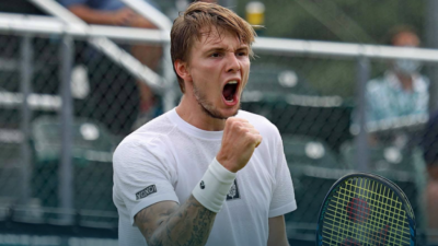 Александр Бублик победил хорвата Иво Карловича и вышел в четвертьфинал турнира ATP-250 в Ньюпорте