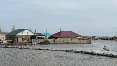 Фонд Булата Утемуратова оказал финансовую помощь 100 семьям после паводков в Актюбинской области 
