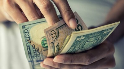 Курс доллара на бирже вырос почти на 13 тенге