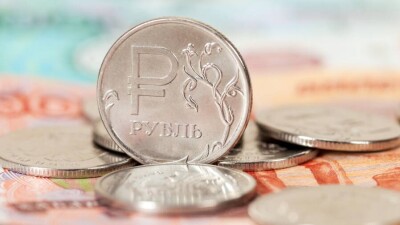 Курс рубля снизился к тенге на бирже