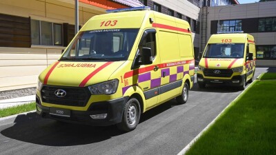 Токаев подарил два реанимобиля Центру детской неотложной помощи в Алматы