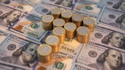 Курс доллара снизился почти на три тенге на бирже 21 октября