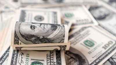 Курс доллара снизился на 1 тенге на бирже перед праздничными выходными