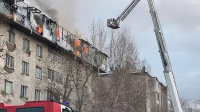 50 человек эвакуировали из-за крупного пожара в общежитии в Астане