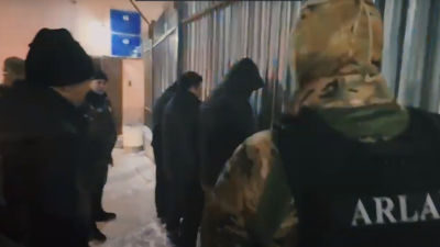 Подозреваемых в вымогательстве денег у шахтёров задержали в Караганде