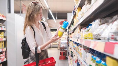 Цена решает всё: почему в Казахстане продают и покупают просрочку