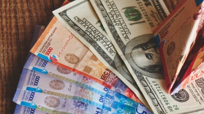 Курс доллара вырос на 8 тенге на бирже 11 декабря