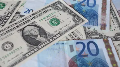 Курс доллара вырос к тенге на бирже 8 мая