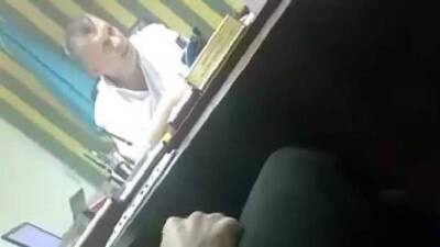 В Мангистау на чиновника, рассказывавшего коллегам, как угодить вышестоящим начальницам, подали жалобу в акимат