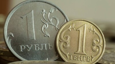 Курс рубля обновил рекорд на KASE