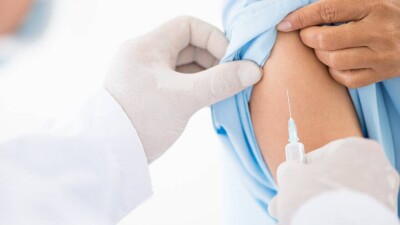 В Казахстане расширили круг людей, которые могут привиться одобренными ВОЗ вакцинами