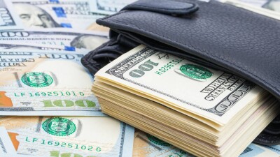 Курс доллара снизился на 9 тенге на бирже перед выходными