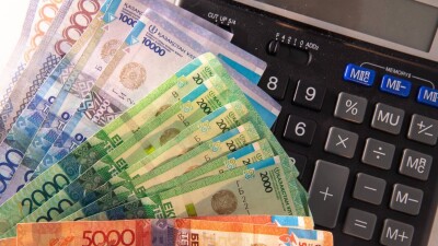 Кому и на сколько повысили зарплаты в 2022 году