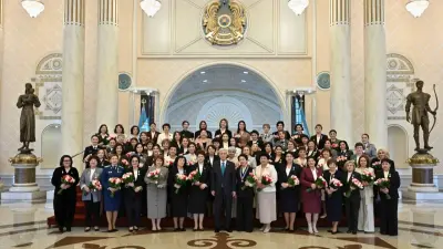 Депутат, следователь, пилот, певица, маляр: Токаев наградил орденами и медалями женщин разных профессий