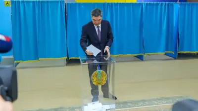 Премьер-министр Олжас Бектенов одним из первых проголосовал на референдуме