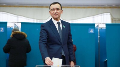 Спикер сената проголосовал на выборах в мажилис и маслихаты