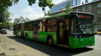 Новые ограничения не распространились на Алматы: общественный транспорт работает в выходные, кафе по Ashyq открыты до ночи