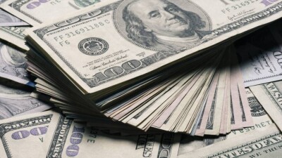 Доллар подорожал на бирже перед выходными