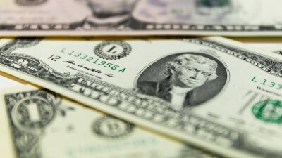 Курс доллара упал на три тенге на биржевых торгах