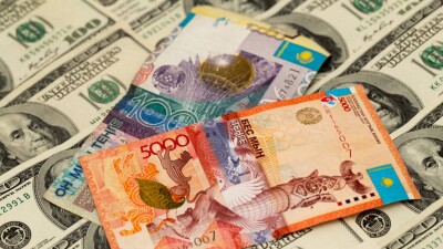 Доллар стал ещё дороже к тенге на бирже 5 декабря