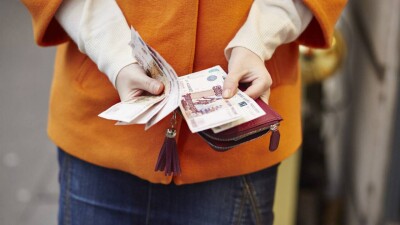 Вниз вслед за долларом: официальный курс рубля в Казахстане продолжает падать к тенге