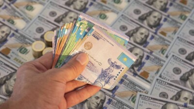 Курс доллара вырос почти на 3 тенге на бирже 2 октября