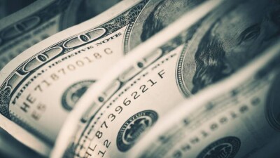 Доллар подешевел на бирже почти на 4 тенге