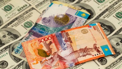 Сколько стоят доллар и рубль в обменниках Казахстана 1 сентября