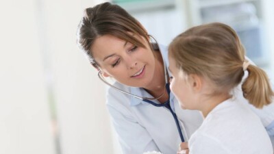 "Лечить детей будет некому". Проблему нехватки педиатров подняли в Nur Otan