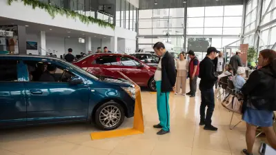 "Работаем, чтобы купить хлеб". Могут ли казахстанцы позволить себе авто в кредит в 2026 году