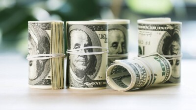 Курс доллара вырос ещё на 2 тенге на бирже