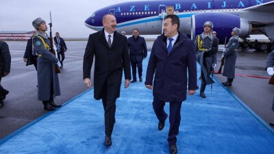 Президент Азербайджана Ильхам Алиев прилетел в Астану