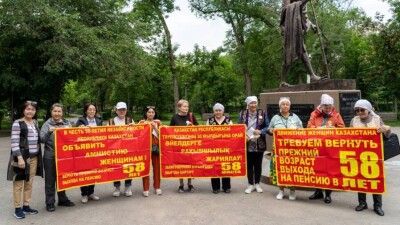 Движение за снижение пенсионного возраста женщин пригрозило правительству голодовкой