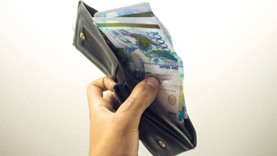 В бюджете на 2022 год предусмотрели 143,4 млрд тенге на повышение зарплат