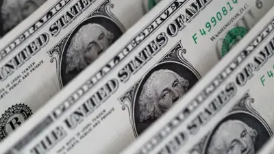 Курс доллара вновь упал ниже отметки в 500 тенге на бирже