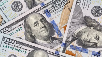 Курс доллара к тенге упал до декабрьского минимума перед выходными