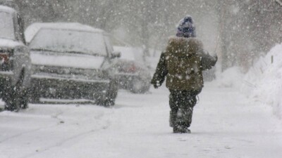 В Атырауской области школьников и студентов колледжей перевели на дистанционку из-за метели