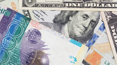 Cколько стоит доллар на бирже и в обменниках Казахстана 19 августа